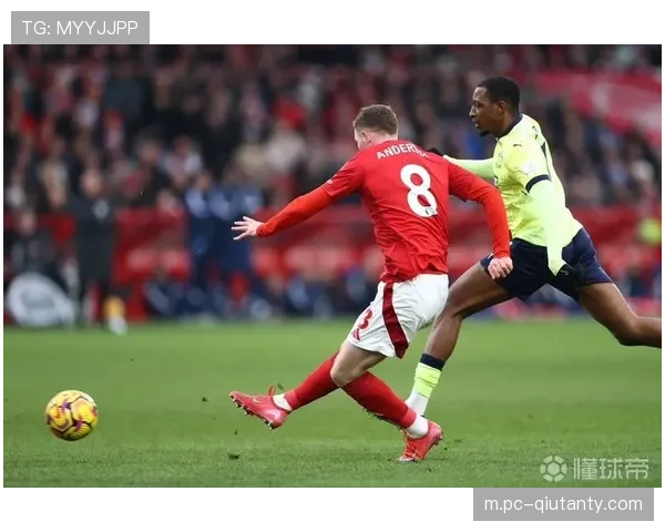 诺丁汉森林迎战曼城，赛前为传奇罗伯逊默哀