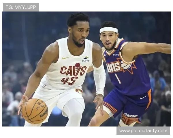 太阳客场击败骑士，布克米切尔对轰30分